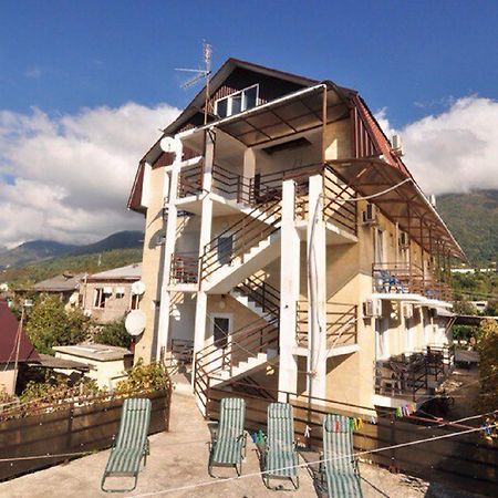 U Ruslana Guest House Гагра Екстер'єр фото
