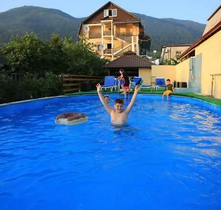 U Ruslana Guest House Гагра Екстер'єр фото