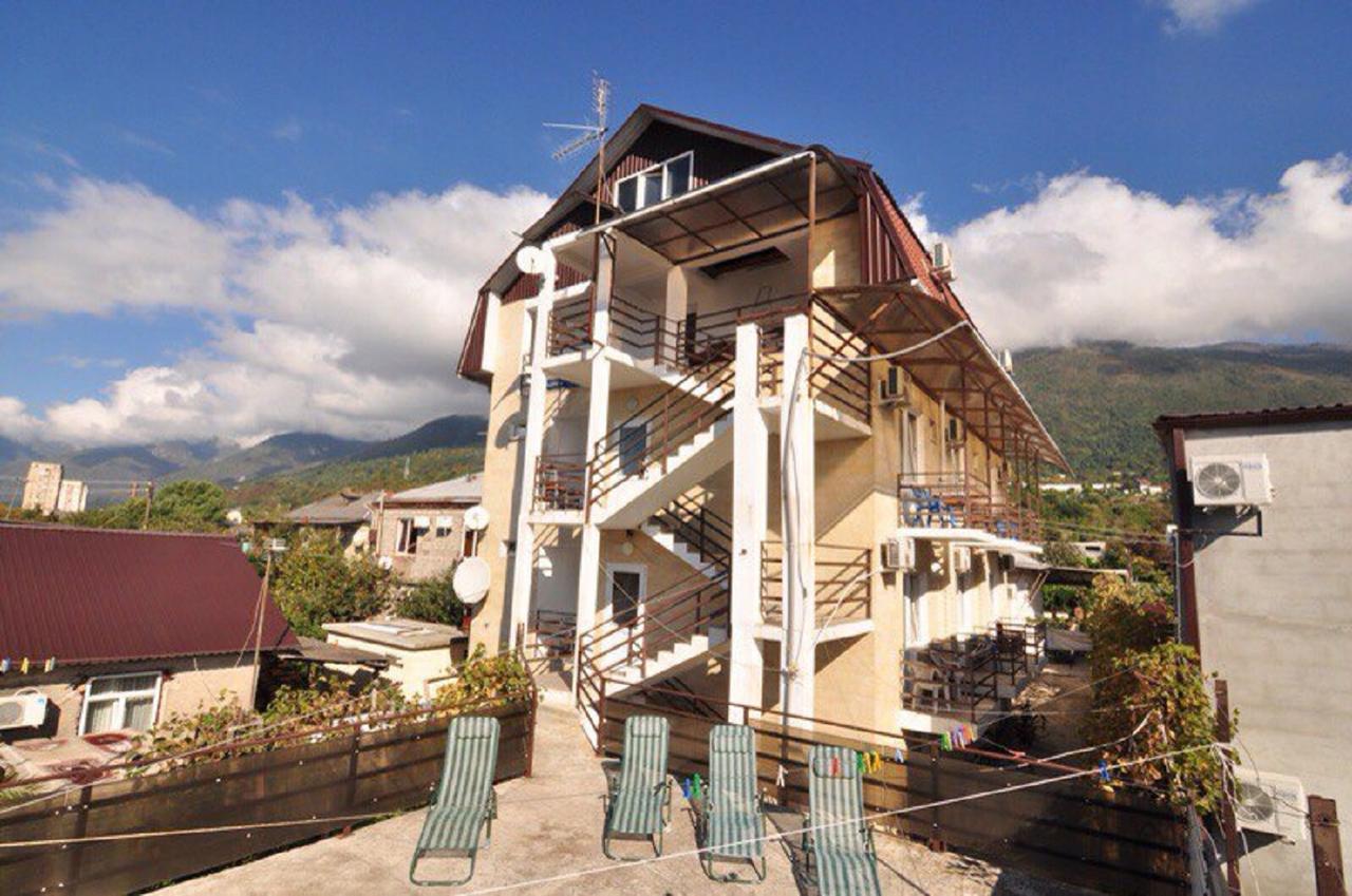 U Ruslana Guest House Гагра Екстер'єр фото